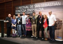 Ovaciones para 7 cajas en el Festival de San Sebastián